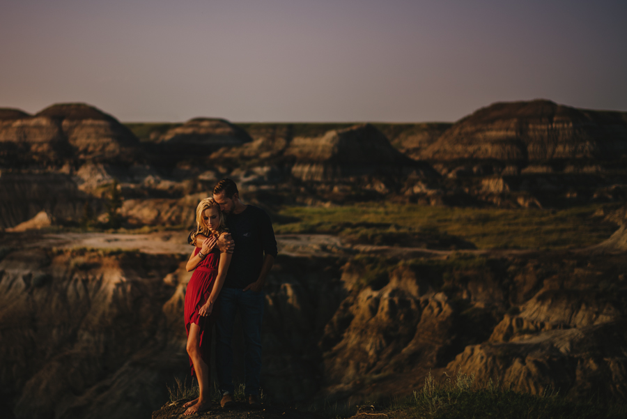 drumheller photographer, horseshoe canyon, explore Alberta, connection, sunset, chasing light, nikon d750, vsco, © Gabe Mcclintock Photography | www.gabemcclintock.com