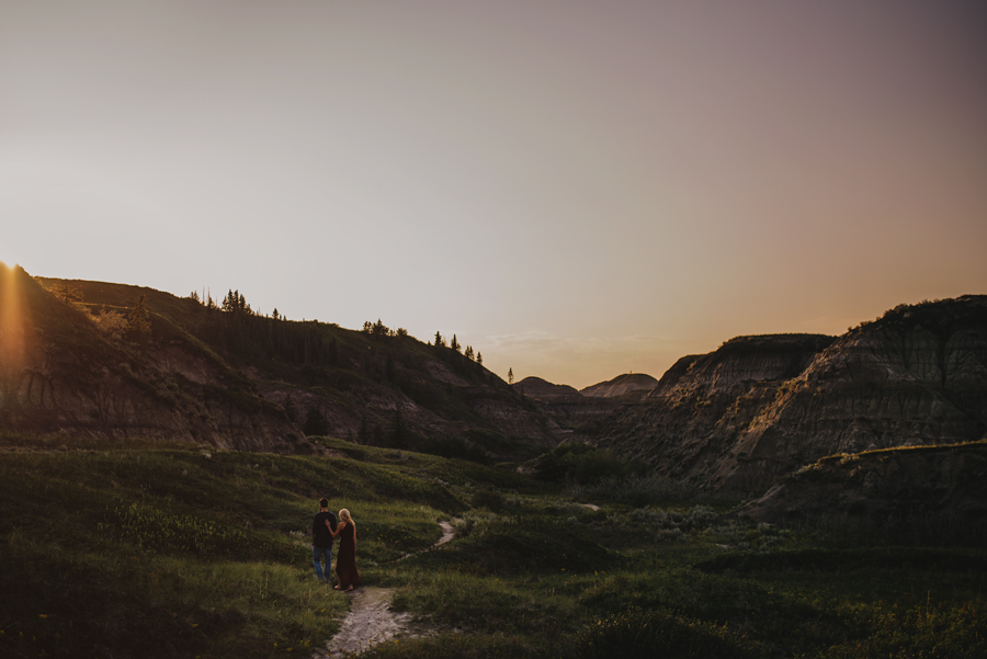 drumheller photographer, horseshoe canyon, explore Alberta, connection, sunset, chasing light, nikon d750, vsco, © Gabe Mcclintock Photography | www.gabemcclintock.com