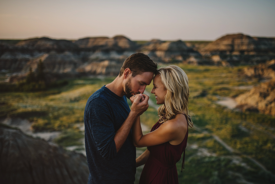 drumheller photographer, horseshoe canyon, explore Alberta, connection, sunset, chasing light, nikon d750, vsco, © Gabe Mcclintock Photography | www.gabemcclintock.com