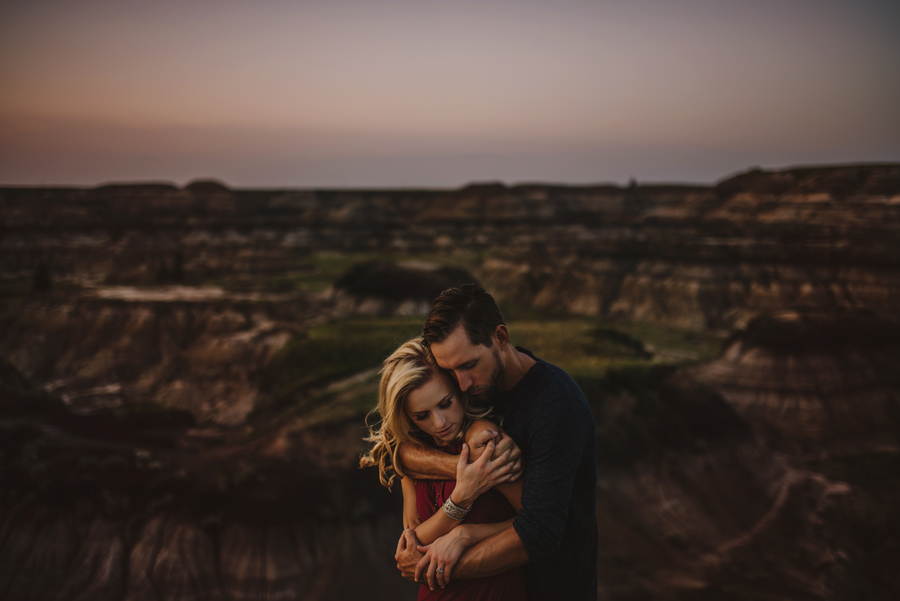 drumheller photographer, horseshoe canyon, explore Alberta, connection, sunset, chasing light, nikon d750, vsco, © Gabe Mcclintock Photography | www.gabemcclintock.com