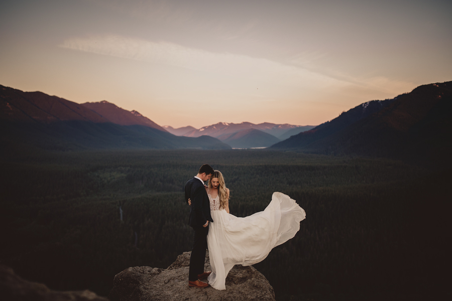 Seattle wedding photography, Seattle wedding photographer, Seattle wedding photos, explore Seattle, rattlesnake ridge wedding photos, rattlesnake ridge, connection, elopement, wedding, bride and groom, canon, 5D MKIV, ©Gabe McClintock Photography | www.gabemcclintock.com